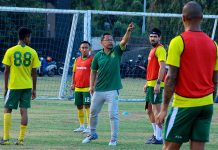Aji Santoso Rumuskan Filosofi Persebaya, Main Bola Bawah dengan Aliran Cepat