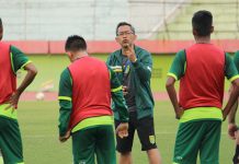 Jalani Hukuman, Aji Santoso Minta Bonek di Luar Stadion Tetap Taat Aturan