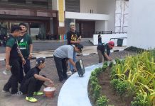 Ratusan Bonek Ikut Kerja Bakti Percantik GBT