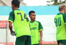 Masih Pemulihan Cedera, Aji Santoso Tak Mau Paksakan Irfan Jaya