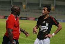 Laga Persipura vs Persebaya Jadi Momen Keakraban Empat Legenda