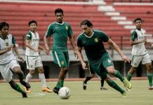 Menang Lawan Tim Junior, Aji Santoso Merasa Persebaya Belum Sempurna