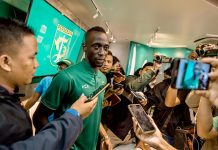 Pindah ke Persebaya, Makan Konate Tak Peduli Kecaman Aremania