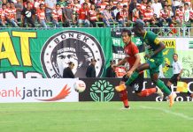 Cara Aji Santoso Bangkitkan Semangat Konate Hingga Cetak Dua Gol