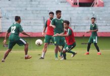 Diguyur Hujan Deras, Persebaya Tetap Jalankan Program Latihan