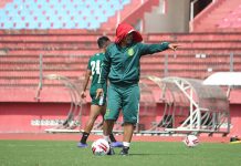 Aji Santoso Beri Motivasi Hadapi Skuad Berpengalaman Persipura