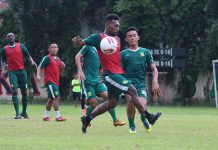 Terus Motivasi Pemain Jelang Hadapi Persija, Aji Buka Peluang Turunkan Rizky Ridho