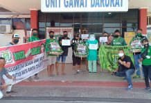 Dukung Tenaga Kesehatan, Bonek Jayapura Bagikan Parcel