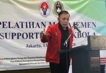 Iwan Bule Sarankan Suporter Menonton Dari Rumah