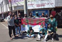 Bonek Bondowoso Bagikan Ribuan Masker Di Pasar Induk