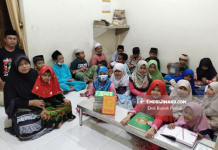 Bonek Peduli #WaniNgaji Donasikan Al Quran Dan Buku Kitab