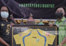 Lelang Jersey Mat Halil Tembus Rp 130 Juta