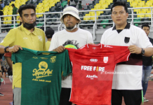 Jersey Januar Eka dan Samsul Arif Akan Dilelang