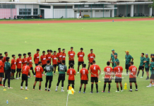 Persebaya Latihan di Lapangan THOR