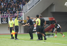 Kalah dari PSS Sleman dan Persebaya Terima 9 Kartu Kuning