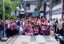 Azrul Ananda Ajak Siswa dan Guru Sekolah Inklusif Galuh Handayani Nonton Persebaya di GBT