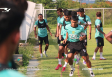 Uston Nawawi Akan Menjadi Pelatih Sementara Saat Persebaya Hadapi Bhayangkara FC Besok Sore