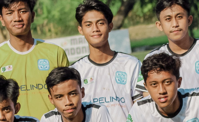 Dimas Wicaksono (tengah) berseragam PS Pelindo/Foto: Liga Persebaya